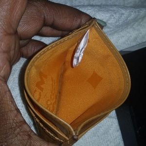 MCM CARD AND CASH HOLDER,AUTHENTIC